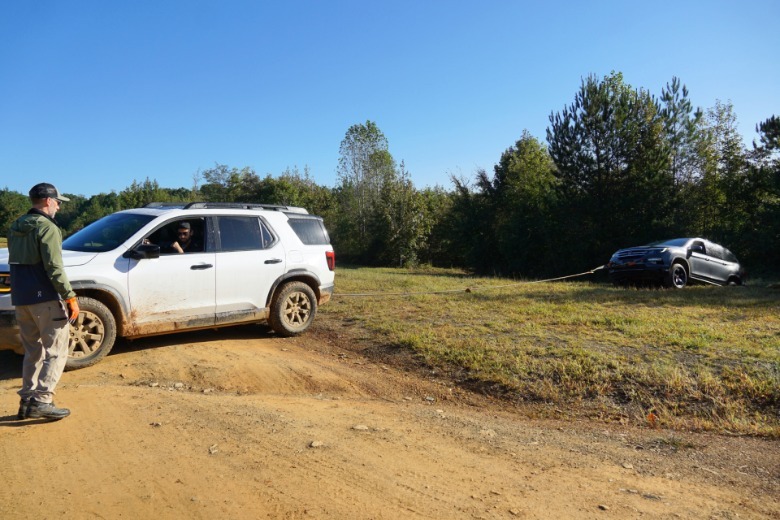 2026 Honda Passport TrailSport Elite pulls a Honda Pilot out of a ditch
