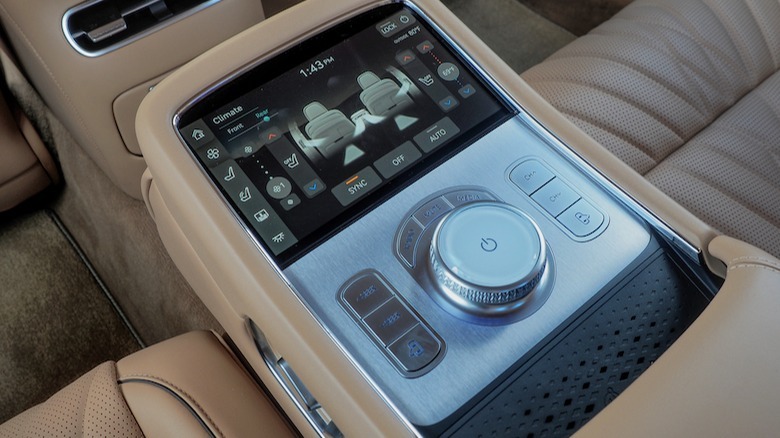 Genesis G90 rear controls