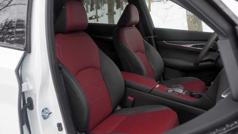 QX50 front seats in red and black