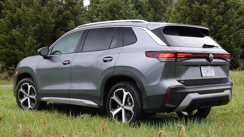 2025 Tiguan rear 3/4