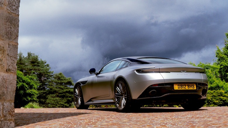 DB12 traseiro