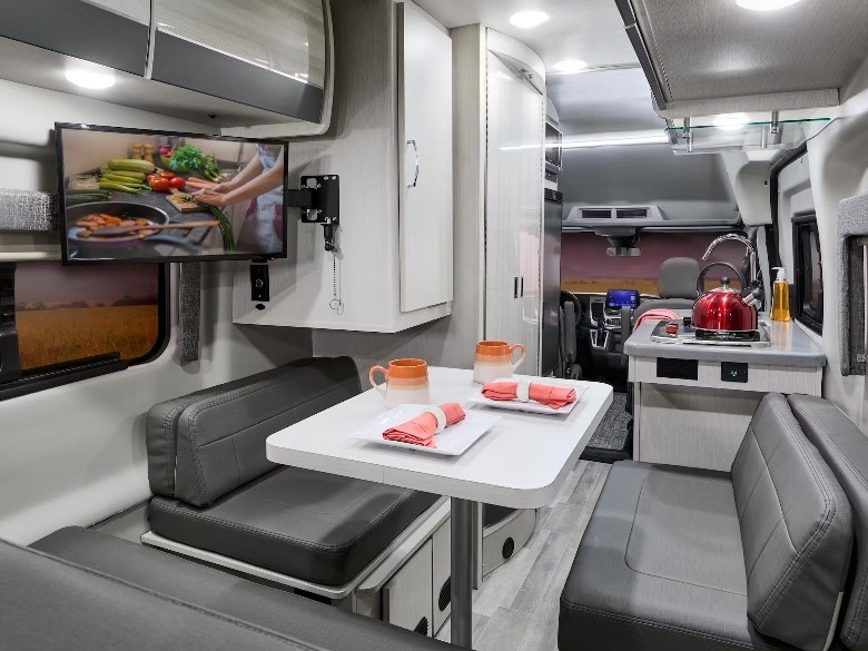 Thor Motor Coach interior cabin