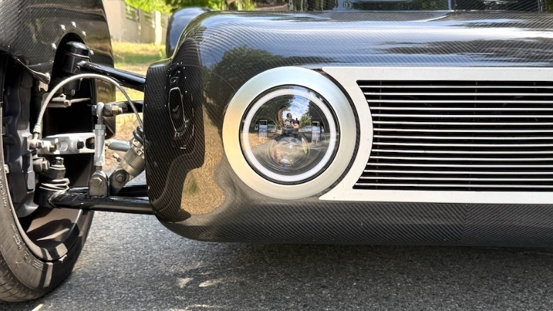 SP40 Restomod Roadster headlight and lower grille close-up