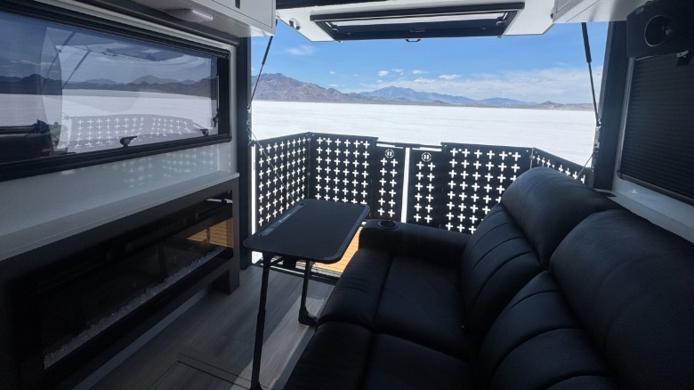 Balcony of a Roamer X trailer