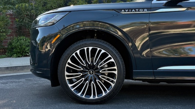 2026 Lincoln Aviator Black Label front wheel