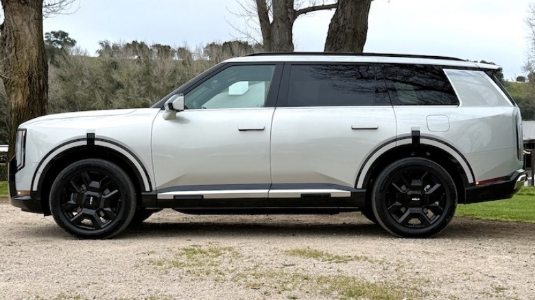2027 Kia Telluride side profile