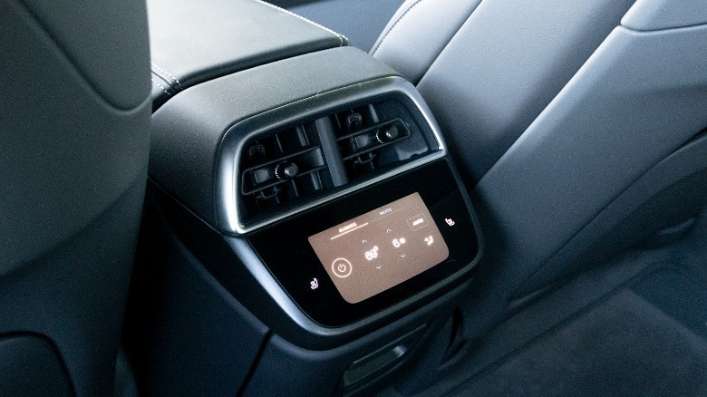 Air Pure rear seat controls