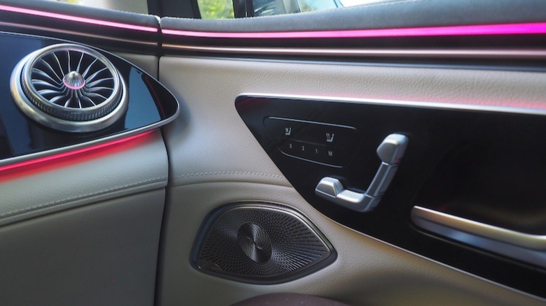 EQS SUV seat controls