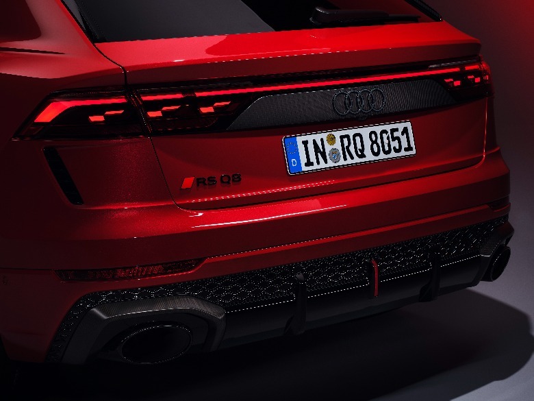 2025 Audi RS Q8 rear end exhaust
