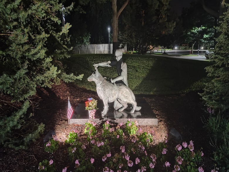 Statue of soldier and dog