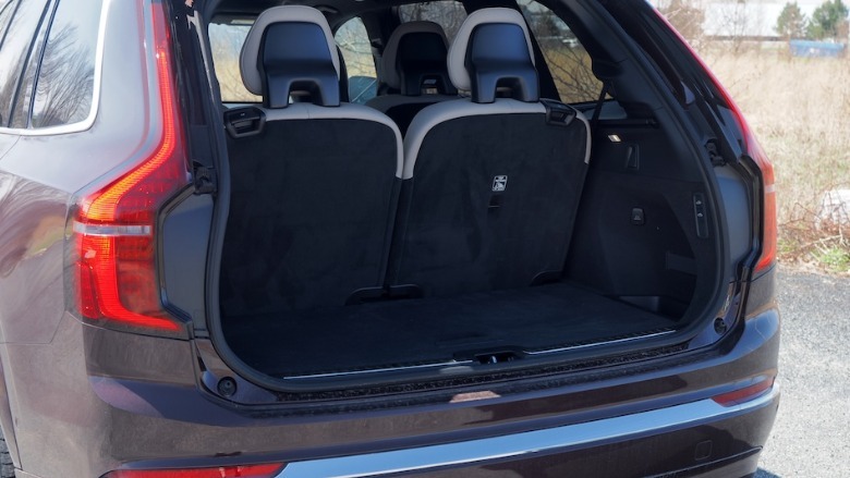 Trunk with third-row seats up