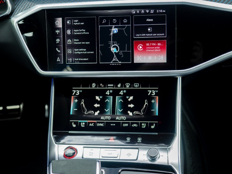 2026 Audi RS 6 Avant dual-touchscreen display