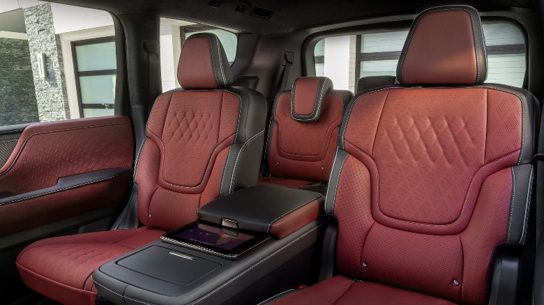 2025 Infiniti QX80 second row seats