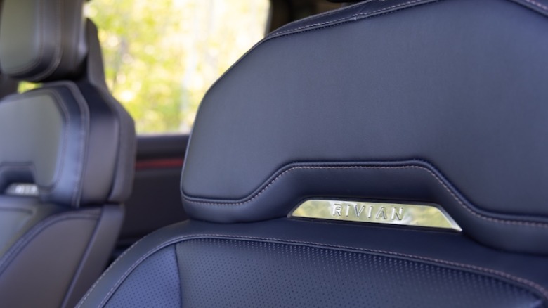 R2 seat detail