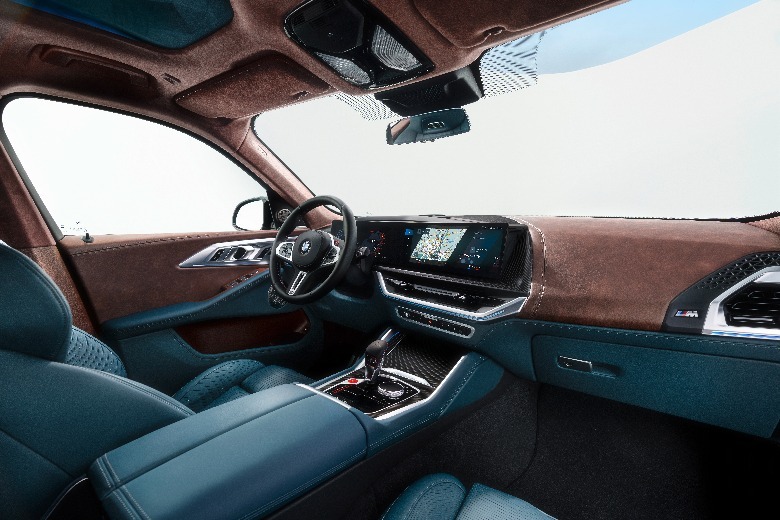 2023 BMW XM interior dashboard