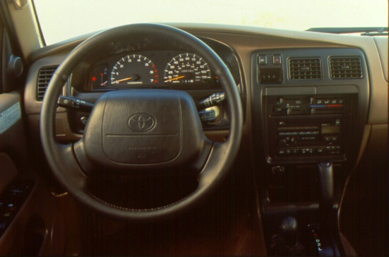 Interior do Toyota 4Runner 1996