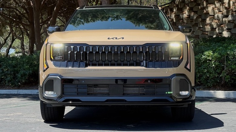 2027 Kia Seltos front grille and headlights