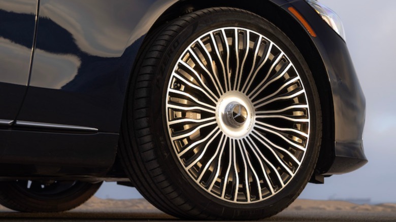 Mercedes-Maybach S-Class optional champagne flute wheels