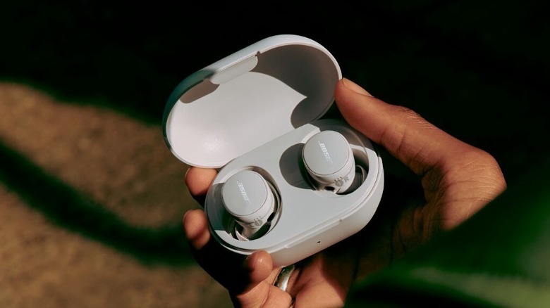 bose quietcomfort earbuds hands