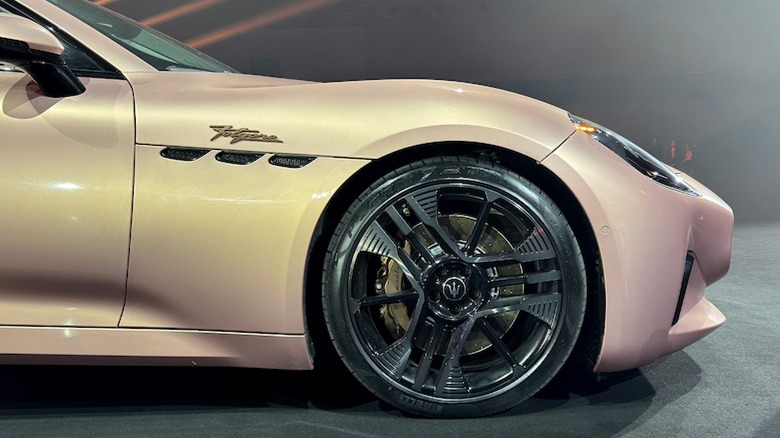 Folgore front fender and wheel