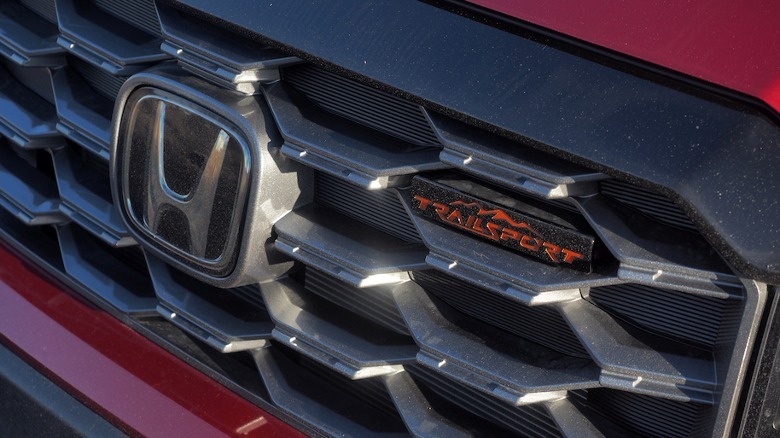 TrailSport grille badge