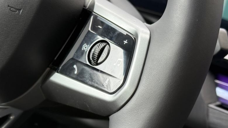 2026 BMW i5 xDrive40 steering wheel buttons