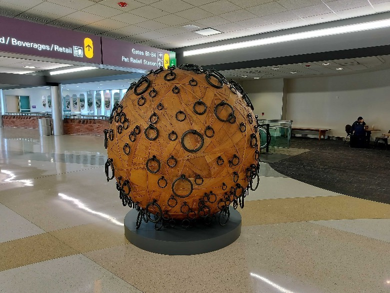 obra de arte no aeroporto