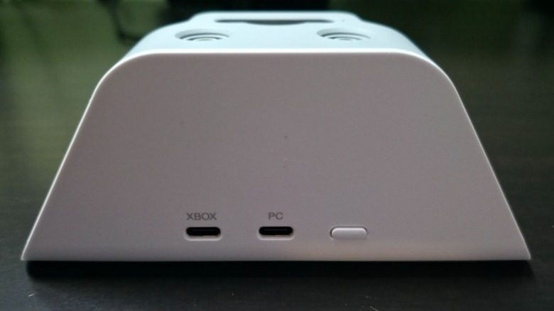The rear of the SteelSeries Aeon Pro Controller dock