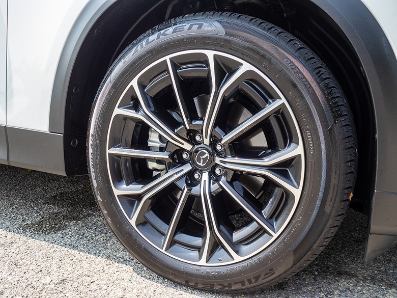 2025 Mazda CX-70 PHEV right front wheel