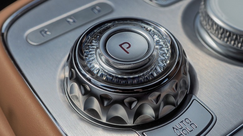 Genesis G90 transmission knob closeup