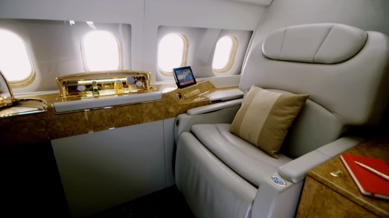 Emirates ACJ318 berth