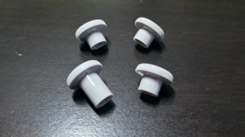 The thumbsticks that come with the SteelSeries Aeon Pro Controller