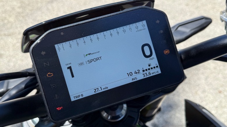 2025 Kawasaki Z900 SE TFT screen