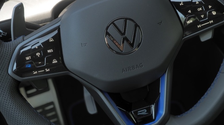 Golf R steering wheel with custom R button