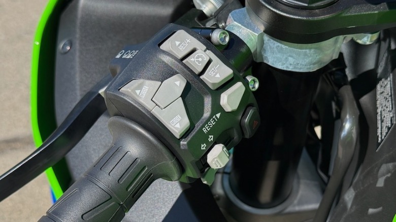 2026 Kawasaki Ninja ZX-10R cruise control buttons
