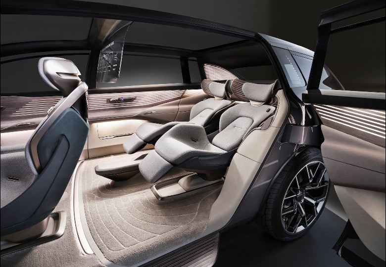 Audi Urbansphere concept cabin
