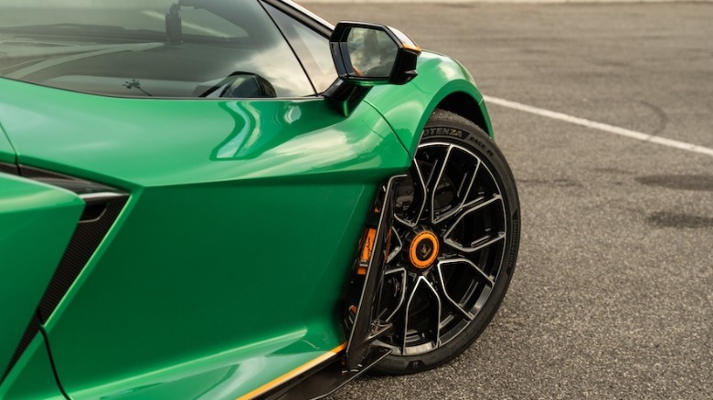 Front wheel detail