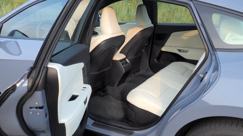 ES rear cabin