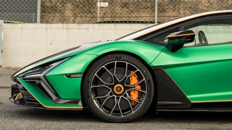 Front wheel detail