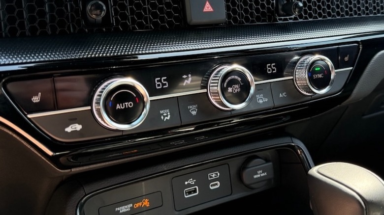 Dashboard controls in the CR-V Hybrid