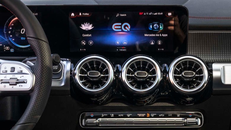 2022 Mercedes-Benz EQB SUV infotainment