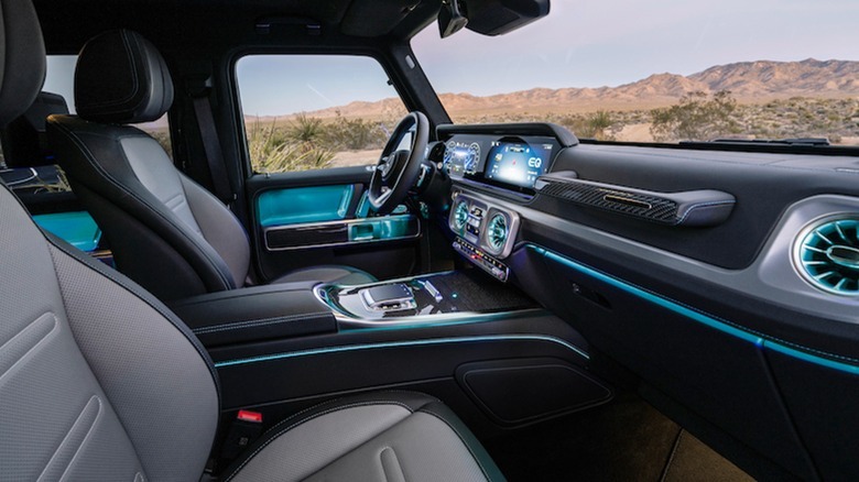 Mercedes-Benz G 580 front cabin