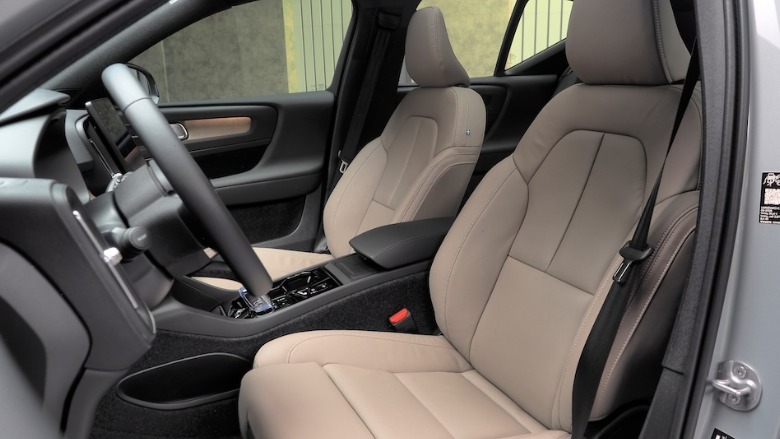 XC40 front seats