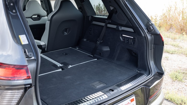 2027 Q9 trunk