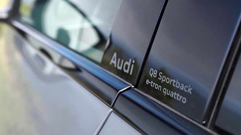 Q8 e-tron B-pillar etching