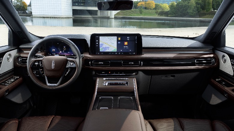Interiors of the 2025 Lincoln Aviator