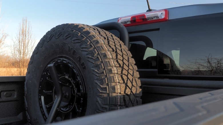 Spare wheel carrier in bed