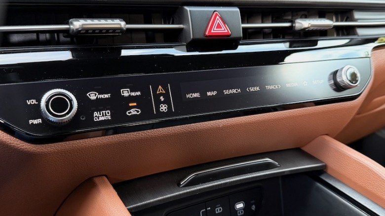 2026 Kia Sportage PHEV climate controls