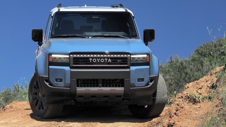 Land Cruiser front