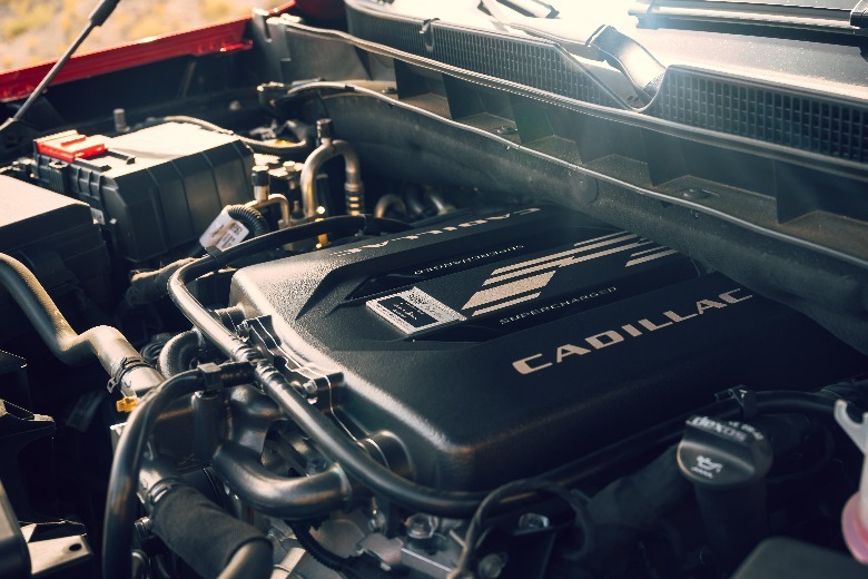 Cadillac Escalade Vs Vs Jeep Grand Cherokee Trackhawk: کدام سریعتر است؟